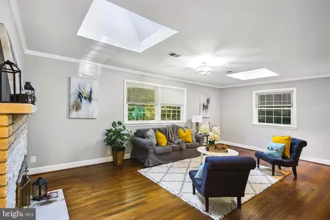 15 Worthington Hill Dr, Reisterstown, MD 21136