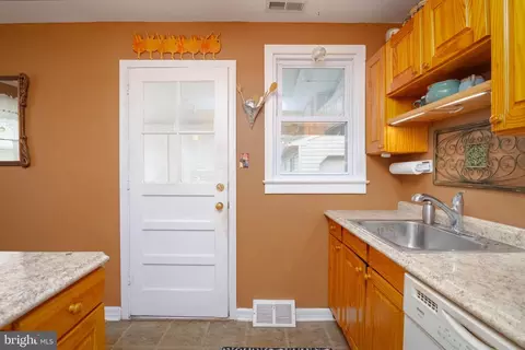 Entry Way - 3435 Cornwall Rd, Dundalk, MD 21222 photo 3 of 3