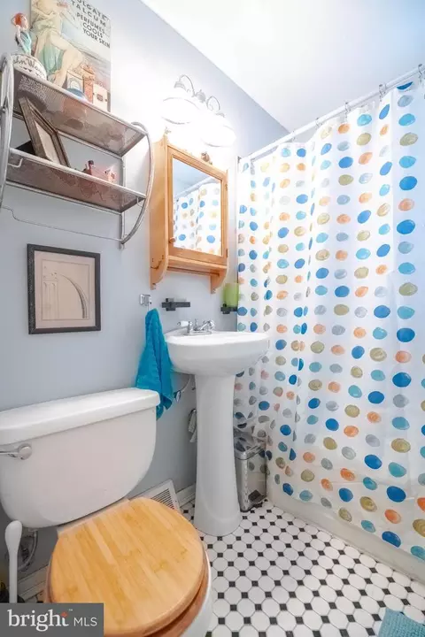 Bath - 3435 Cornwall Rd, Dundalk, MD 21222 photo 1 of 1