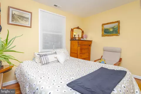 Bedroom - 3435 Cornwall Rd, Dundalk, MD 21222 photo 5 of 6
