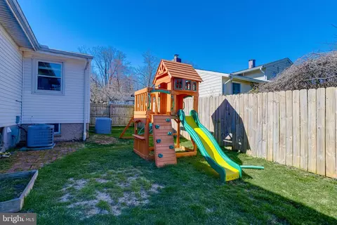 Exterior - 910 Cromwell Bridge Rd, Towson, MD 21286 photo 8 of 8