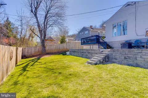 Exterior - 910 Cromwell Bridge Rd, Towson, MD 21286 photo 7 of 8