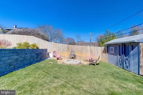 Exterior - 910 Cromwell Bridge Rd, Towson, MD 21286 photo 6 of 8