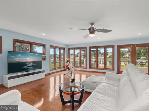 Living - 7332 Waldman Ave, Sparrows Point, MD 21219 photo 7 of 9