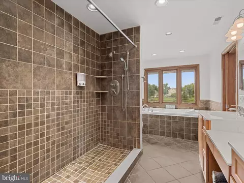 Bath - 7332 Waldman Ave, Sparrows Point, MD 21219 photo 2 of 5