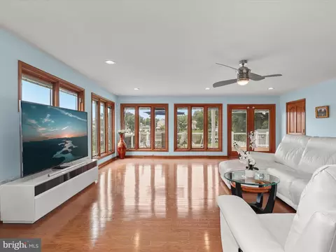 Living - 7332 Waldman Ave, Sparrows Point, MD 21219 photo 9 of 9