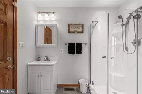 Bath - 7332 Waldman Ave, Sparrows Point, MD 21219 photo 1 of 5