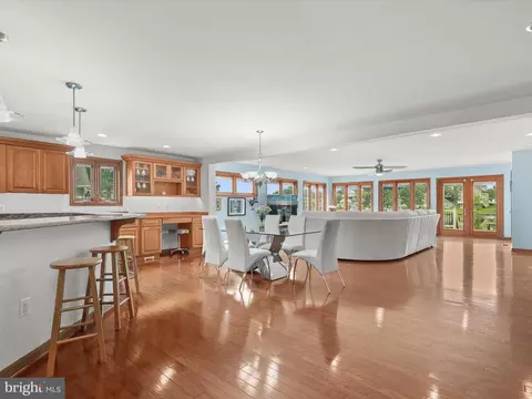 Living - 7332 Waldman Ave, Sparrows Point, MD 21219 photo 2 of 9