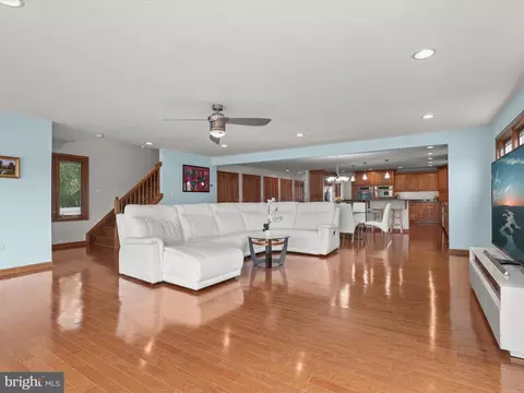 Living - 7332 Waldman Ave, Sparrows Point, MD 21219 photo 4 of 9