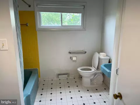 Bath - 2506 Smith Ave, Baltimore, MD 21209 photo 1 of 3