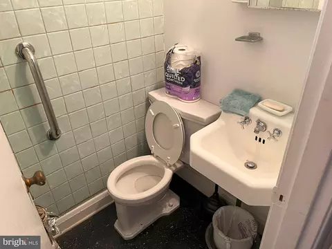 Bath - 2506 Smith Ave, Baltimore, MD 21209 photo 3 of 3
