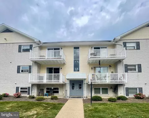 13 Warren Lodge Ct #1-B, Cockeysville, MD 21030