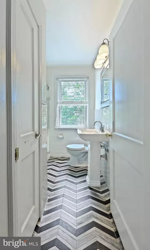 240 Stevenson Ln, Baltimore, MD 21212 photo 28