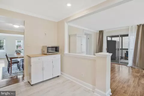 Entry Way - 8 Menteith Ct, Nottingham, MD 21236 photo 4 of 6