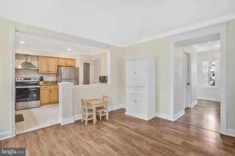 Entry Way - 8 Menteith Ct, Nottingham, MD 21236 photo 5 of 6