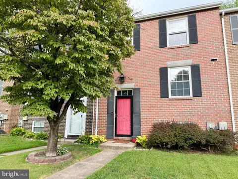 10 Pinecone Ct, Parkville, MD 21234