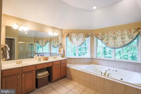 Bath - 6408 Catalpa, Fork, MD 21051 photo 4 of 5