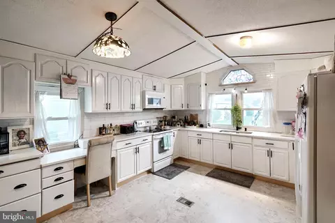 117 Cowhide Cir, Middle River, MD 21220