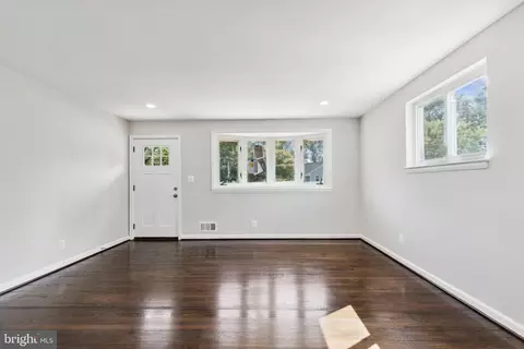 Living - 4436 Ebenezer Rd, Nottingham, MD 21236 photo 2 of 3