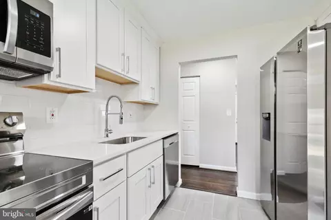 Entry Way - 4436 Ebenezer Rd, Nottingham, MD 21236 photo 3 of 4