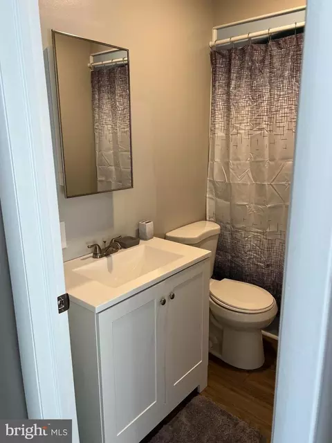 Bath - 3907 Annapolis Rd, Halethorpe, MD 21227 photo 1 of 1