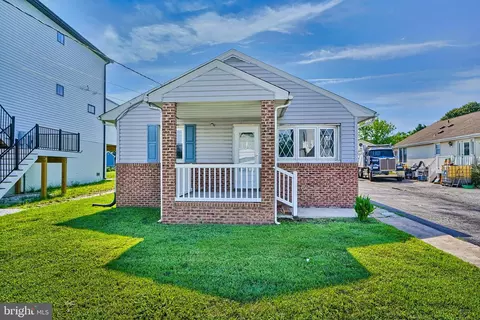 6929 River Drive Rd, Sparrows Point, MD 21219