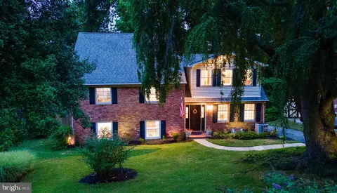 8208 Robin Hood Ct, Towson, MD 21204