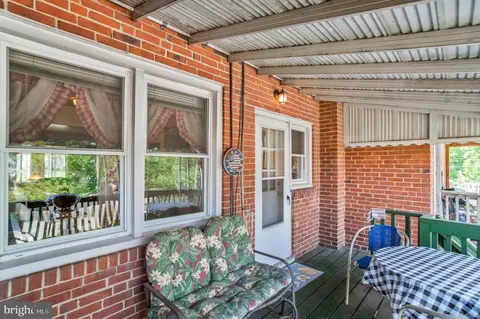 560 Chalcot Sq, Essex, MD 21221 photo 4