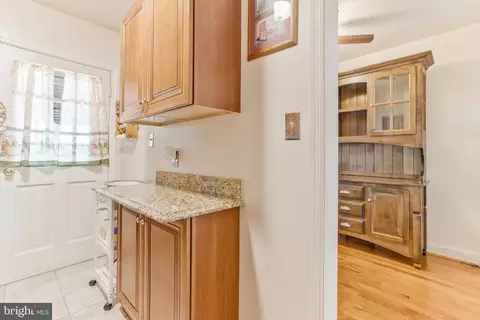 560 Chalcot Sq, Essex, MD 21221 photo 11