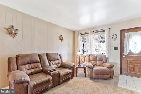 560 Chalcot Sq, Essex, MD 21221 photo 8