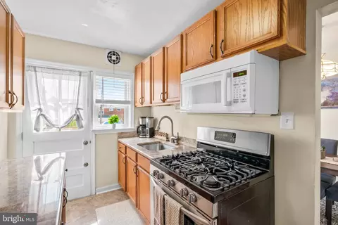 Kitchen - 5515 Dolores Ave, Halethorpe, MD 21227 photo 3 of 4