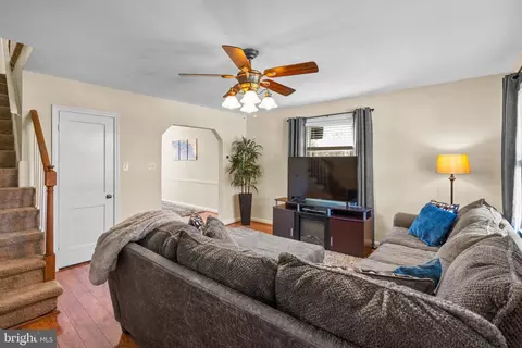 Entry Way - 5515 Dolores Ave, Halethorpe, MD 21227 photo 1 of 4
