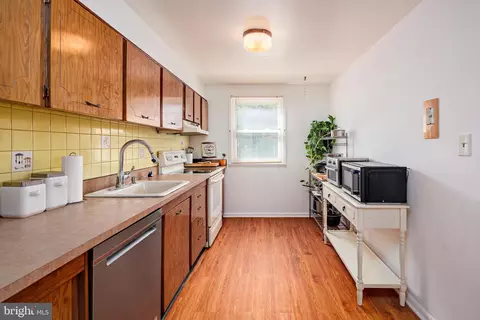 937 Grovehill Rd, Halethorpe, MD 21227 photo 5