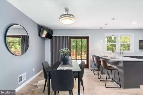 Dining - 13804 Baldwin Mill Rd, Baldwin, MD 21013 photo 1 of 1