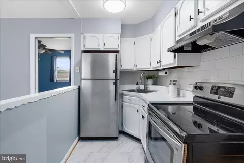 Kitchen - 13804 Baldwin Mill Rd, Baldwin, MD 21013 photo 11 of 11