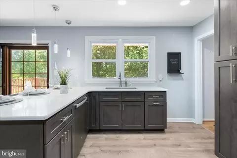 Kitchen - 13804 Baldwin Mill Rd, Baldwin, MD 21013 photo 4 of 11