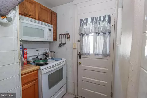 Entry Way - 20 Eastship Rd, Dundalk, MD 21222 photo 3 of 3