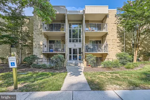 4 Mountbatten Ct #102, Gwynn Oak, MD 21207