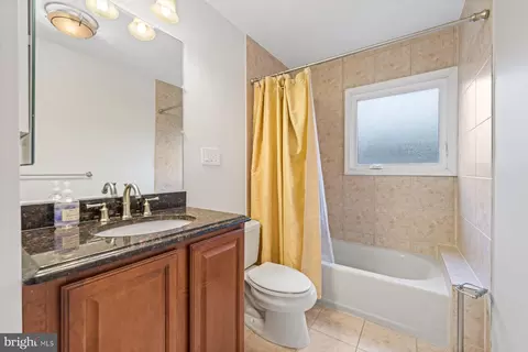 Bath - 4 Calypso Ct, Baltimore, MD 21209 photo 3 of 4