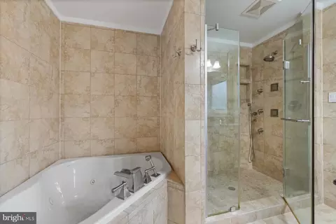 Bath - 4 Calypso Ct, Baltimore, MD 21209 photo 2 of 4