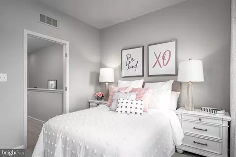 Bedroom - 1826 Park Ave, Baltimore, MD 21217 photo 2 of 3