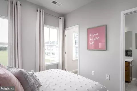 Bedroom - 1826 Park Ave, Baltimore, MD 21217 photo 1 of 3