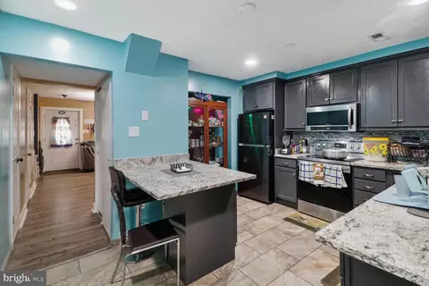 515 Gloucester Ct, Middle River, MD 21220 photo 3
