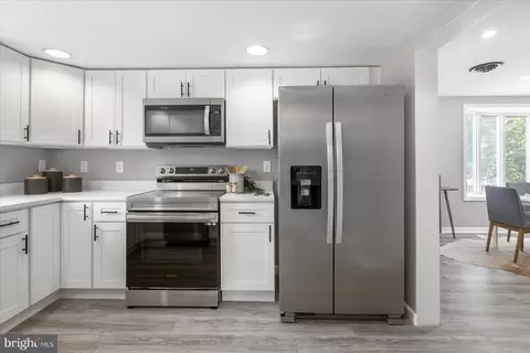 9 Elm Dr, Middle River, MD 21220 photo 4