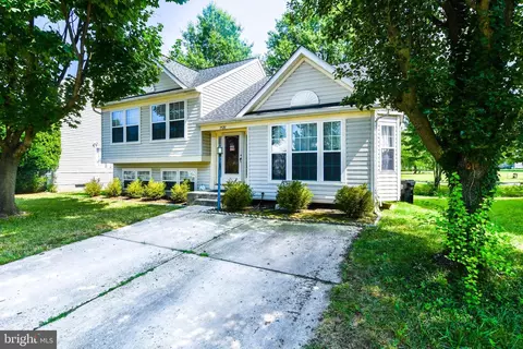 7520 Haystack Dr, Windsor Mill, MD 21244 photo 2