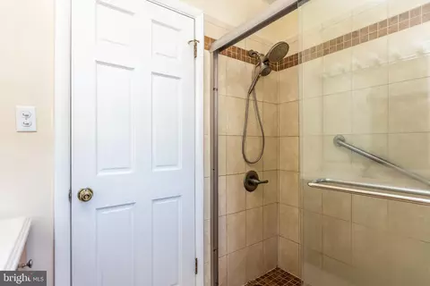 Bath - 4315 Soth Ave, Nottingham, MD 21236 photo 1 of 3