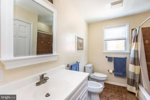 Bath - 4315 Soth Ave, Nottingham, MD 21236 photo 3 of 3