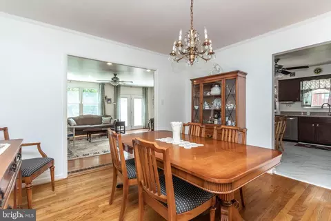 Dining - 4315 Soth Ave, Nottingham, MD 21236 photo 3 of 4