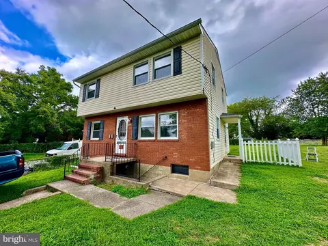 329 Riverside Dr, Essex, MD 21221