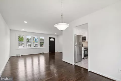 Living - 5522 Lanham Way, Baltimore, MD 21206 photo 4 of 5